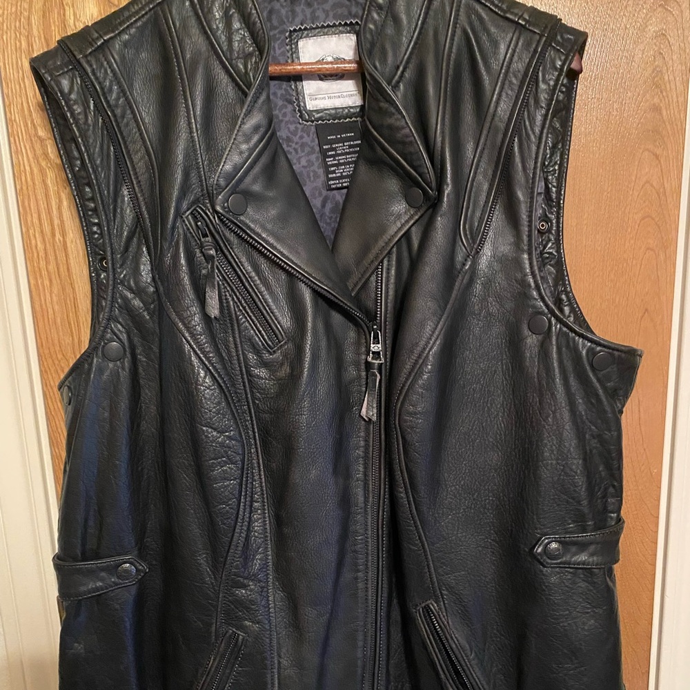 Ladies leather Harley Davidson 2 in 1 vest and jacket.